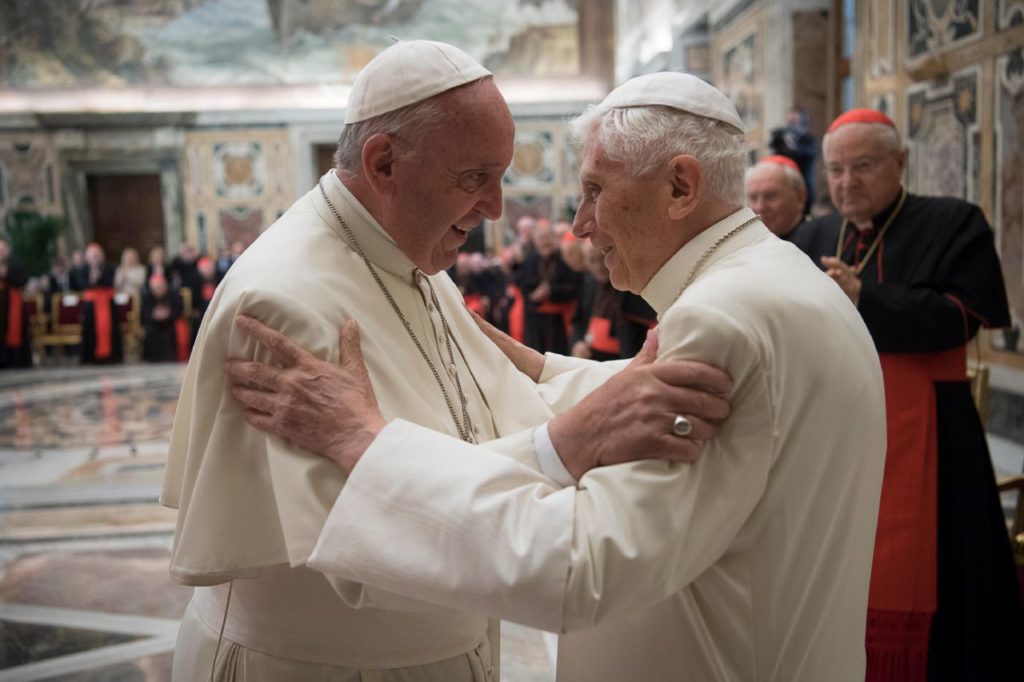 PopeFrancis-PopeBenedictXVI-02