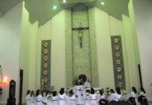 Tôn kính Mẹ trong thánh hoa