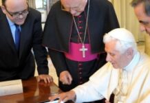 Sử dụng các phương tiện truyền thông cho ngày Quốc tế Giới trẻ Madrid