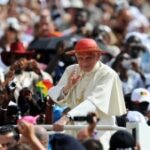 Thiên Chúa hiện diện, lắng nghe và giải thoát