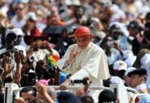 Thiên Chúa hiện diện, lắng nghe và giải thoát