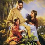 Ngài ôm các trẻ em (15.8 Âm lịch – Tết Trung Thu)