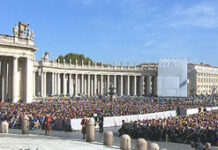 Lề Luật Thiên Chúa không phải là gánh nặng, mà là ơn thánh trao ban tự do và hạnh phúc cho con người