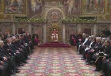 Đức Thánh Cha tiếp kiến đoàn ngoại giao cạnh Tòa Thánh