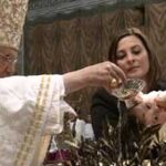 Đức Thánh Cha rửa tội cho 16 trẻ em