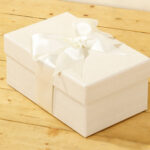 Cái hộp đựng giày