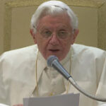 Luôn luôn tha thứ cho những kẻ hãm hại chúng ta và cầu nguyện cho họ