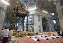 Lần đầu tiên một người Việt được Đức Thánh Cha Biển Đức XVI truyền chức linh mục