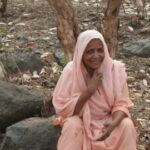 Nữ đan sĩ khổ tu Ấn Độ sống giữa thú rừng