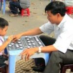 Cha dạy tôi đánh cờ