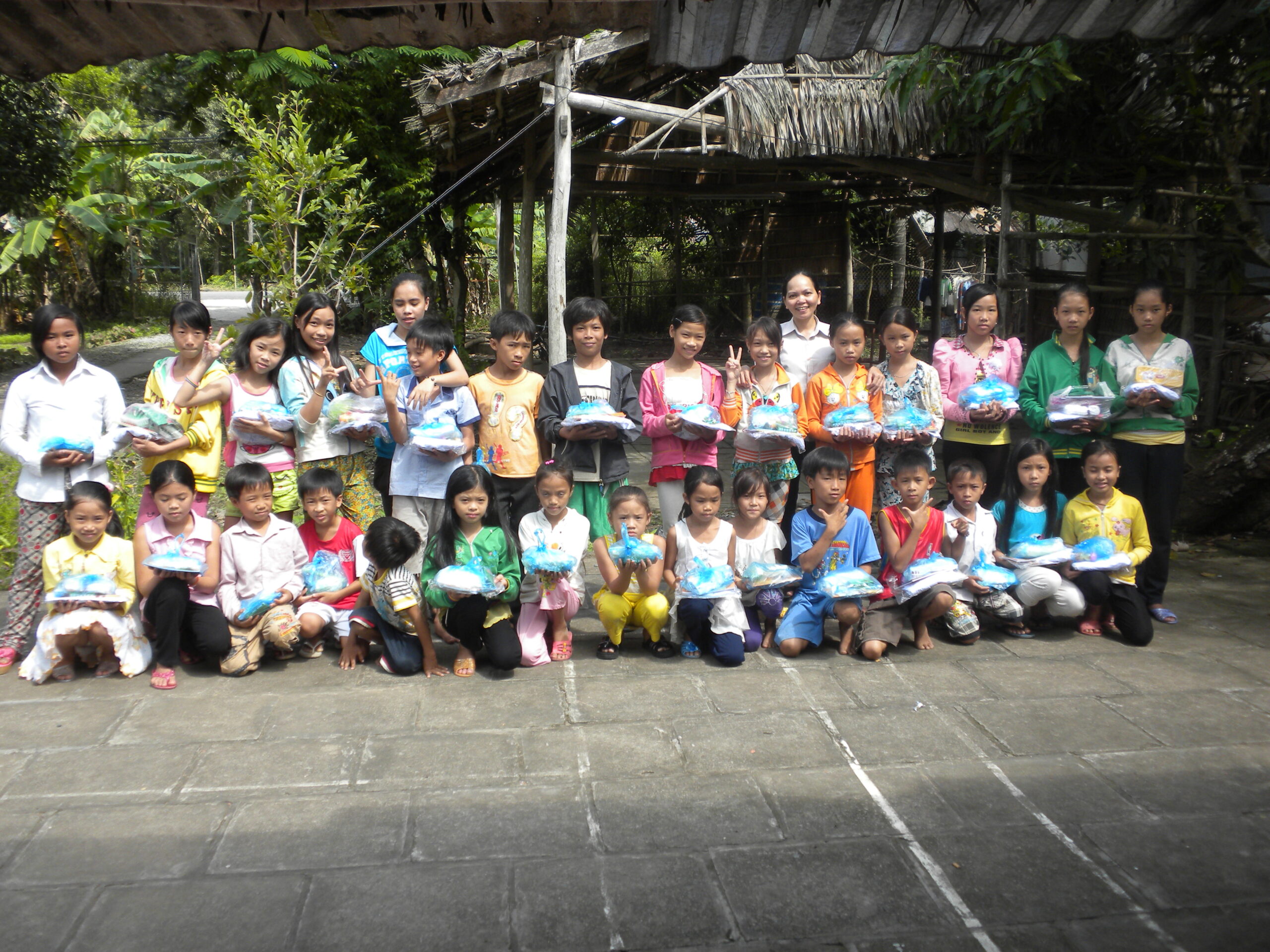 Hoạt động lớp tình thương hè 2012 tại Vị Thủy