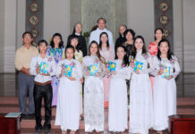 Thánh lễ và nghi thức gia nhập Kitô giáo tại HD. Mến Thánh Giá Thủ Đức