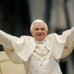 Đức Thánh Cha Bênêđictô XVI đã trở về Vatican