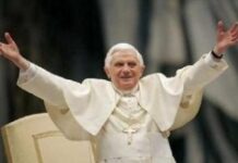 Đức Thánh Cha Bênêđictô XVI đã trở về Vatican