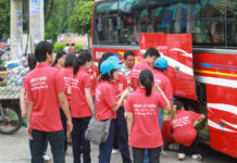 Giáo lý viên giáo xứ Từ Đức thăm người nghèo