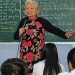 Cô giáo 82 tuổi và tiết học khiến trò ‘rơi nước mắt’