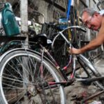 Kinh tế khó khăn, người nghèo “thấm đòn” nặng nhất