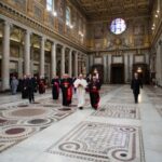 Con đường trước mặt