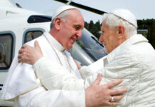 Khoảnh khắc hiệp thông sâu sắc giữa hai giáo hoàng