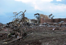 Đức thánh cha cầu nguyện cho những nạn nhân bão lốc (tornado) ở Oklahoma.
