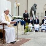 Đức Thánh Cha khích lệ các tín hữu phục vụ người nghèo