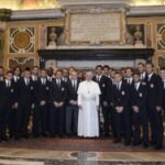 Đức Thánh Cha gặp các cầu thủ bóng đá Italia và Argentina