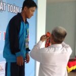 Chàng Trai Mù Giật “Vàng” Bơi Lội