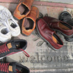 Văn hoá “cởi giày”