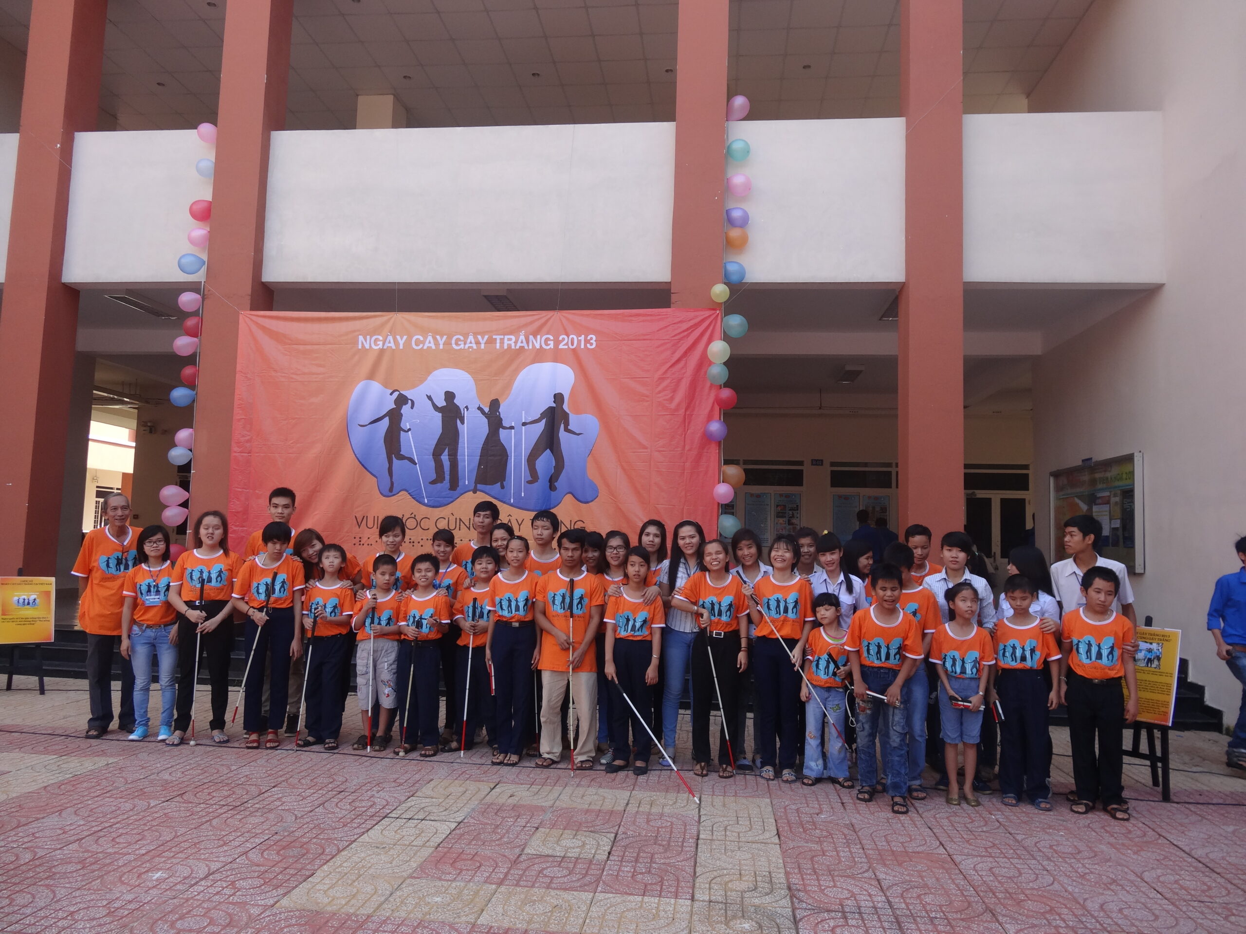 Học Sinh Khiếm Thị Nhật Hồng Tham Gia Ngày Cây Gậy Trắng Lần Thứ Ba Tại Việt Nam