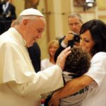 Cần phải biết lắng nghe, trọng kính và trợ giúp các bà mẹ nhiều hơn