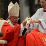 Thay đổi nghi thức trao dây Pallium cho các vị Tổng Giám Mục chính tòa