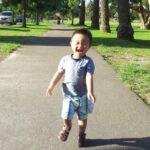 Hãy để con bị ngã