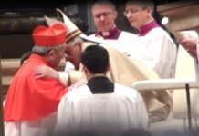 Nghi thức trao mũ và nhẫn hồng y cho ĐTGM Phêrô Nguyễn Văn Nhơn