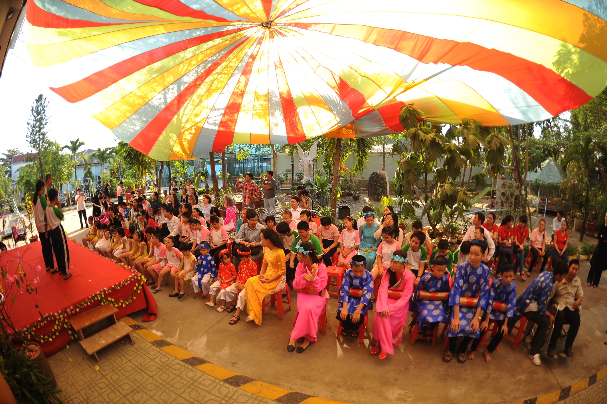 Trung Tâm Khiếm Thị Nhật Hồng sơ kết học kỳ I và Thánh lễ Tạ ơn