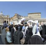 Kinh Lạy Nữ Vương Thiên Đàng với Đức Thánh Cha