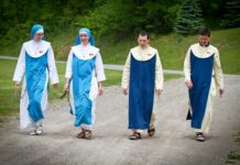 Đời Sống Thánh Hiến: Hãy trỗi dậy và bước đi