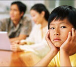 Con Cái Cô Đơn Vì Cha Mẹ