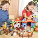 Khi chơi, trẻ học được những gì?