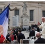 Hãy là cánh cửa lòng thương xót của Thiên Chúa