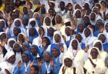 ‘Linh mục, tu sỹ nam nữ không thể sống hai mặt’ – Đức Phanxicô gặp gỡ các tu sỹ nam nữ Uganda