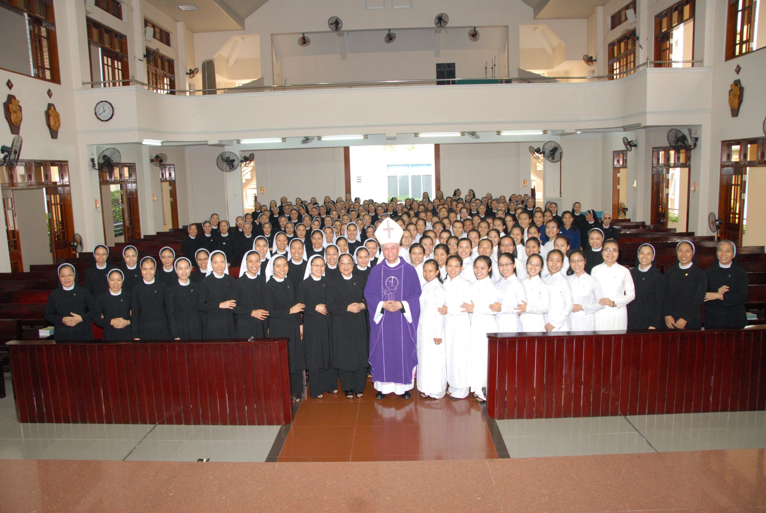 Lãnh Ơn Toàn Xá Lần Thứ 8 trong Năm Thánh Hội dòng