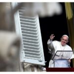 Đức Thánh Cha chủ sự buổi đọc Kinh Truyền Tin Chúa Nhật thứ hai sau Lễ Giáng Sinh