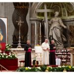 Đức Thánh Cha chủ sự buổi canh thức ”lau khô nước mắt”