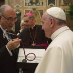 Đức Thánh Cha Phan-xi-cô: Các bác sĩ hãy đặt nhiều “tình thương” vào đôi tay của mình