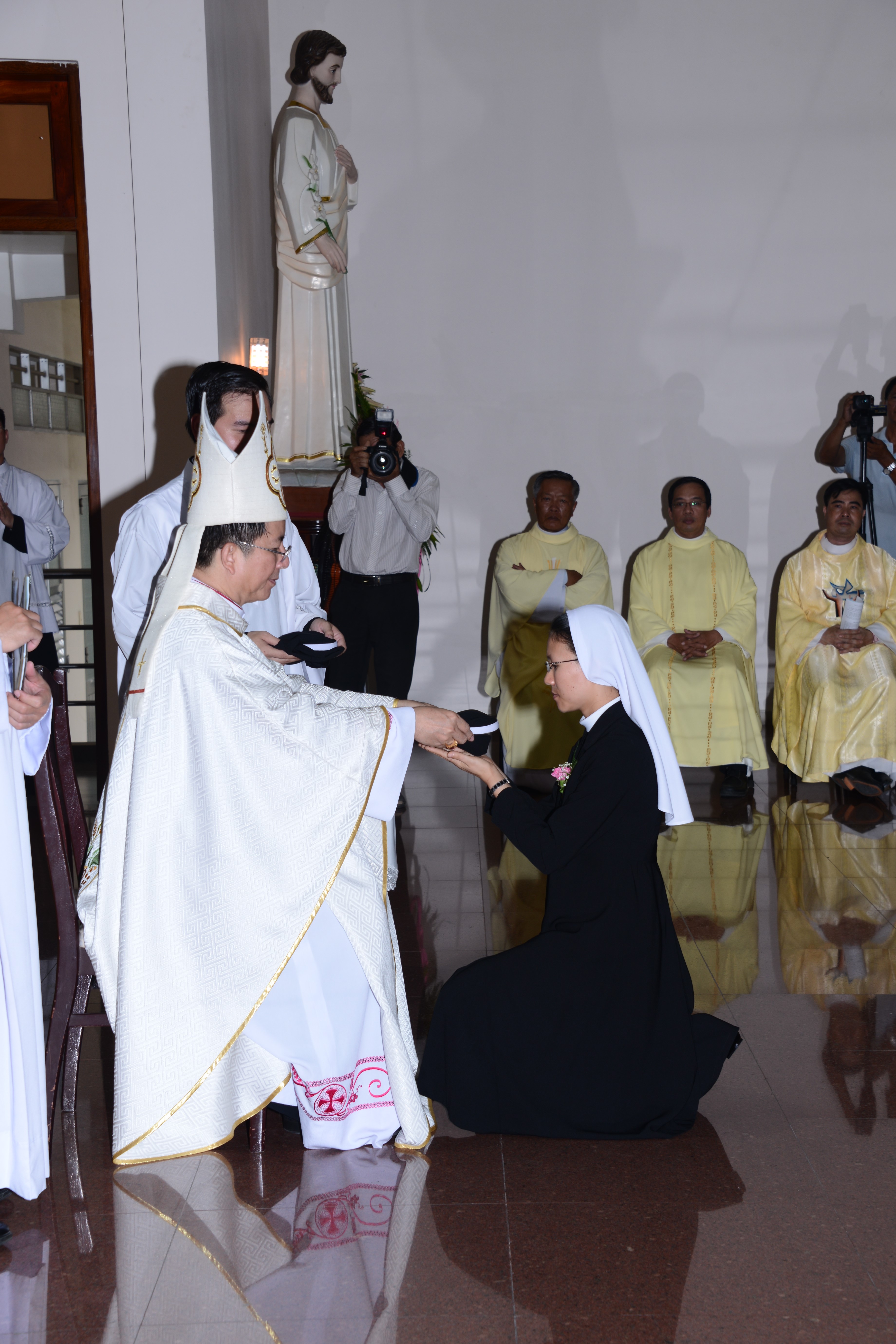 Ngày tràn ngập niềm vui