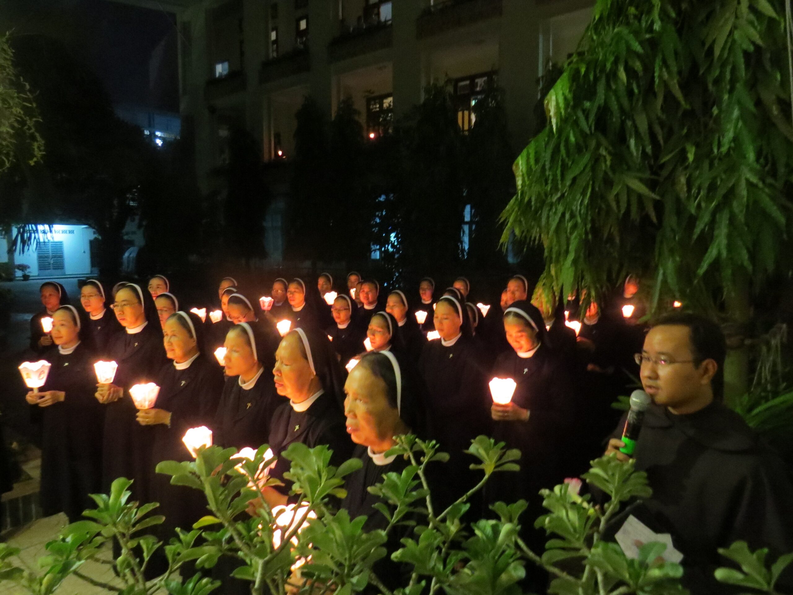 Hãy để cho lửa mến cháy lên