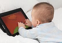 Con “nghiện” đồ công nghệ, cha mẹ nên làm gì?