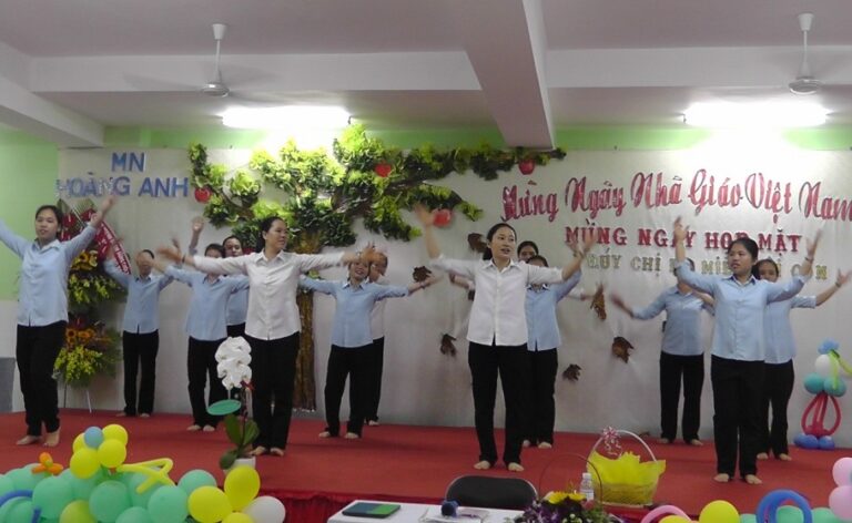 Mắt Xích Huyền Nhiệm