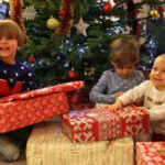 Quà cho con cái ngày lễ