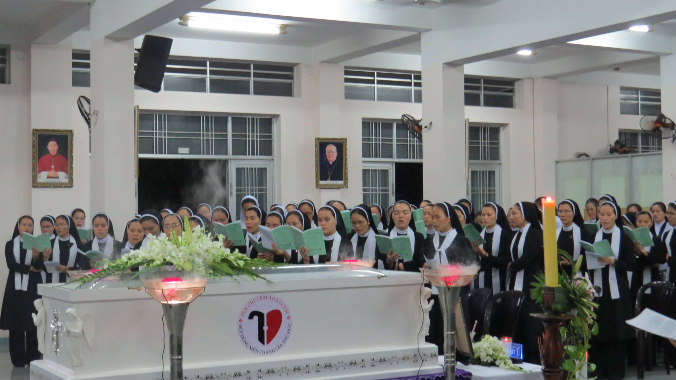 Hình ảnh nghi thức tiễn biệt Dì Teresa